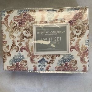 NWT Twin Sheet Set - Damask Pattern